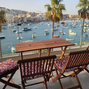 Aquamarine Sea Front - Second Floor Apartament